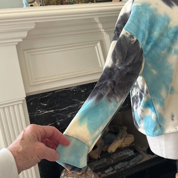 “Align Collective” tie dyed open back top - Picture 3 of 7